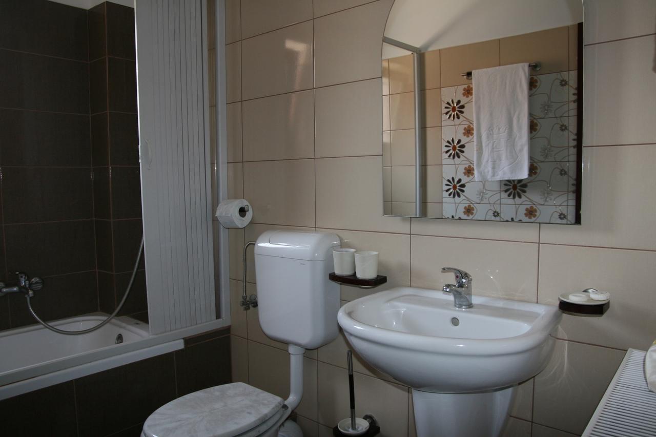 Hotel Kilometrul Zero Dragasani Buitenkant foto